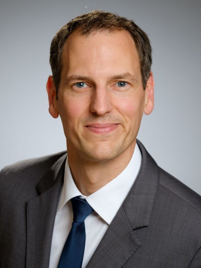 Dieses Bild hat ein leeres Alt-Attribut. Der Dateiname ist Willig-Joerg-reduced-768x1024.jpg